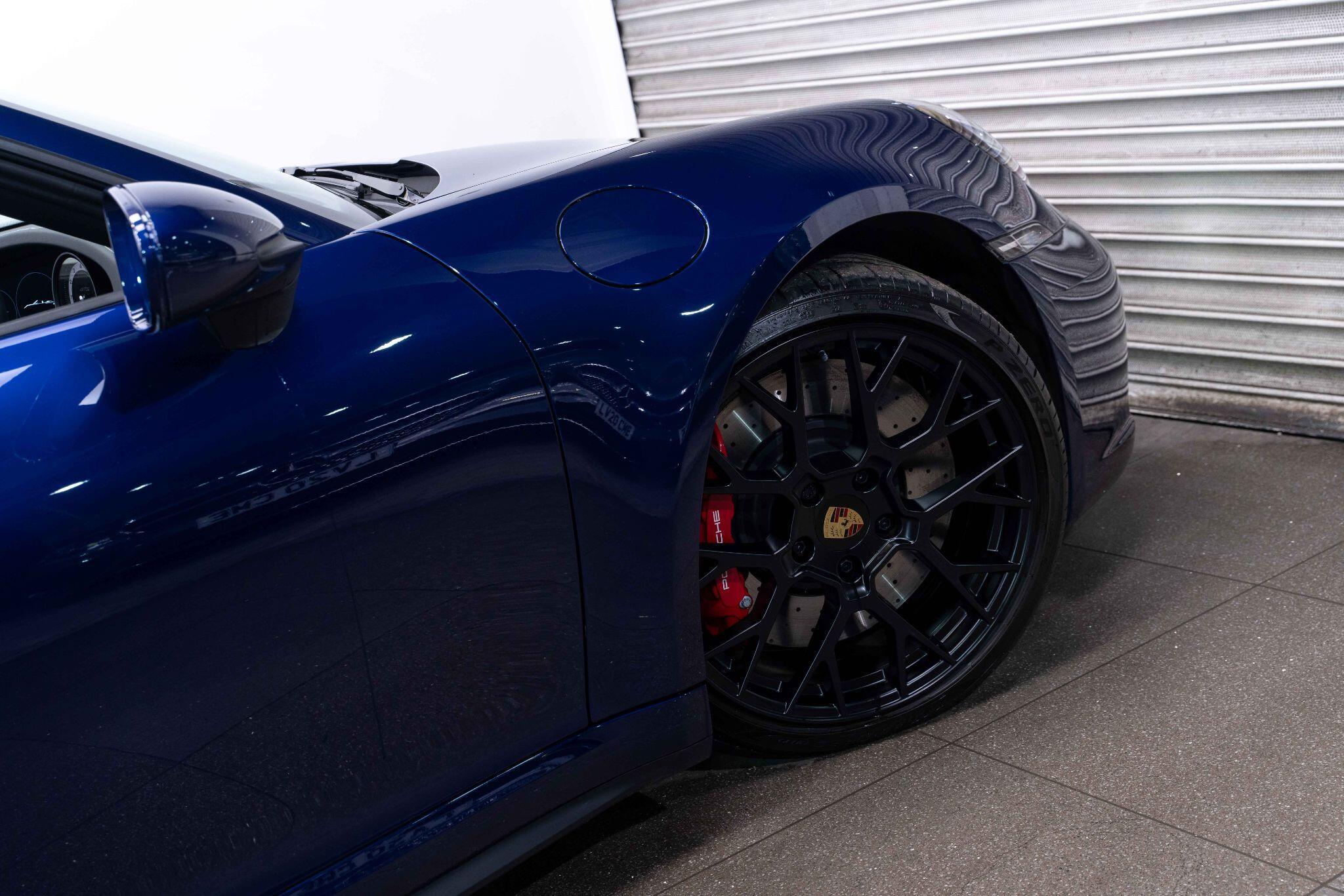 Porsche 911 - Image 13