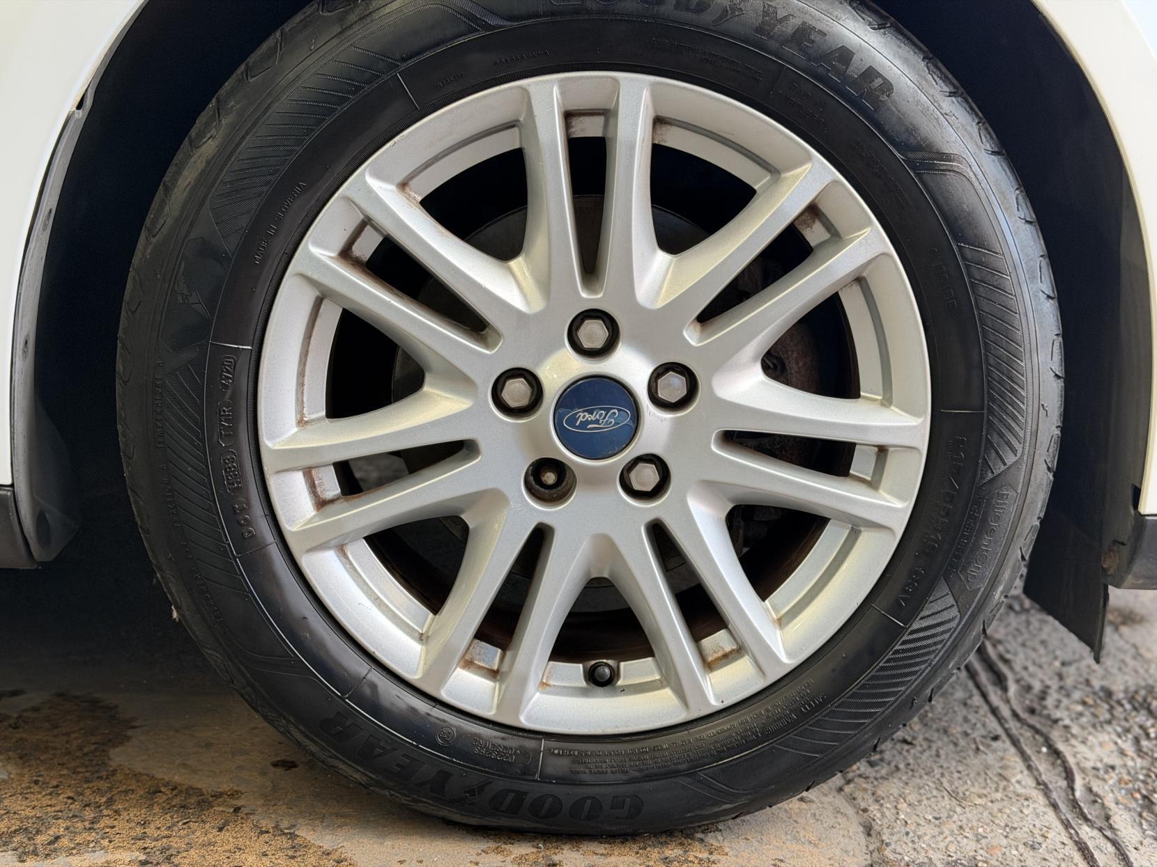 Ford Focus - Image 16