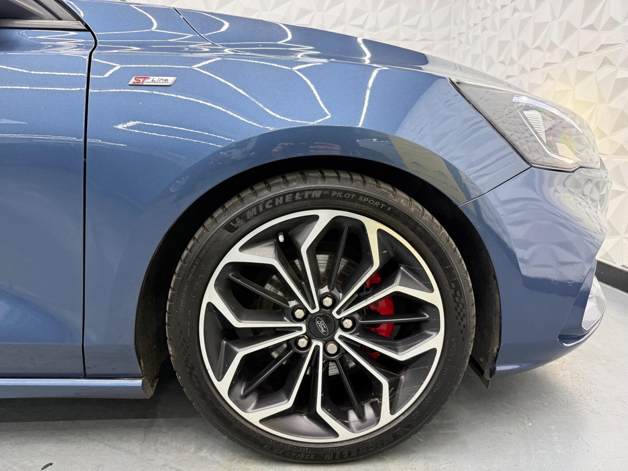 Ford Focus - Image 18