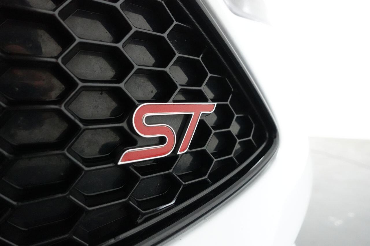 Ford Focus - Image 15