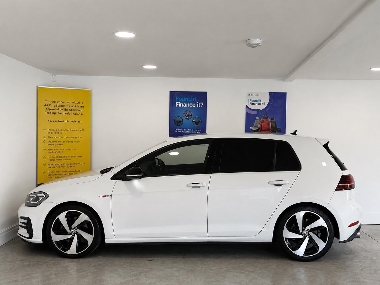 Volkswagen Golf - Image 9