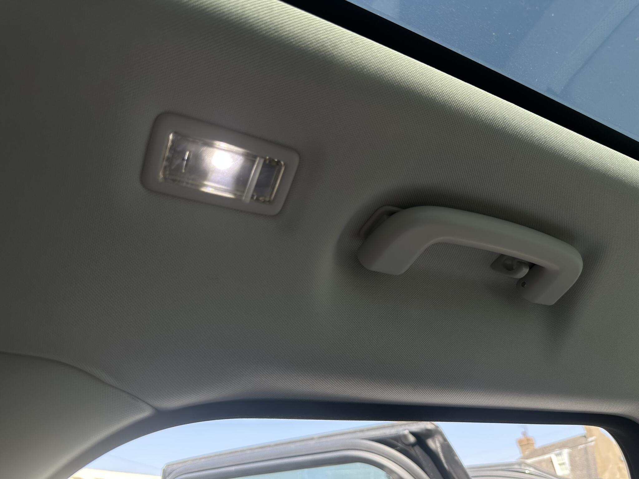 Land Rover Range Rover Velar - Image 19
