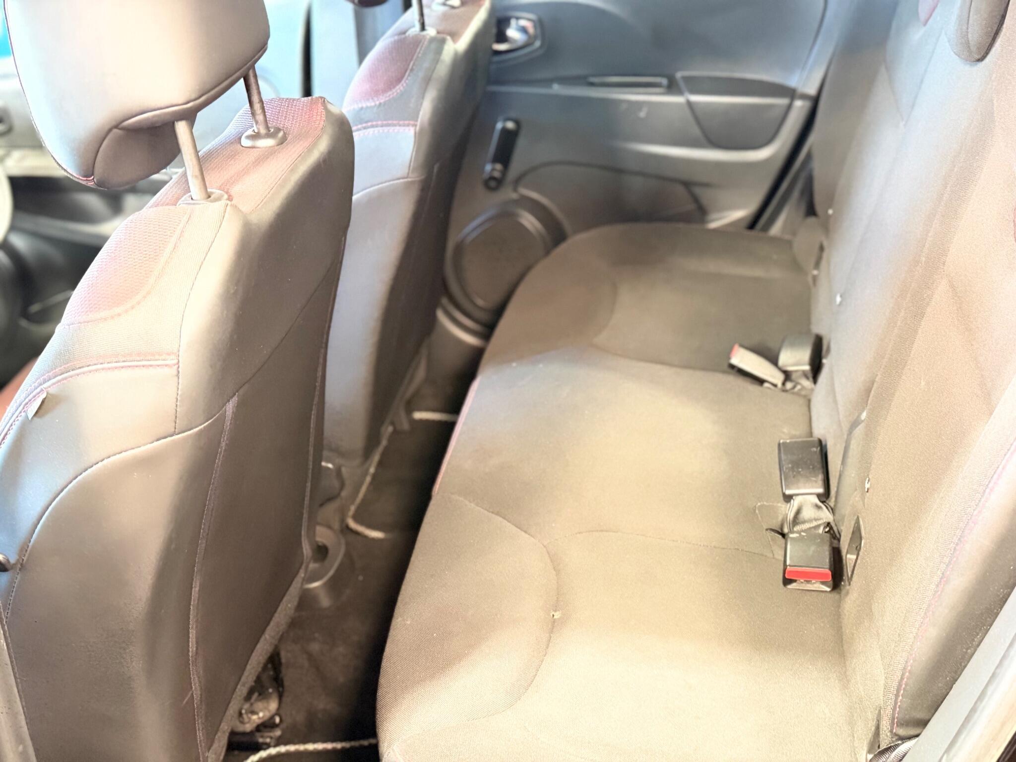 Renault Clio - Image 28