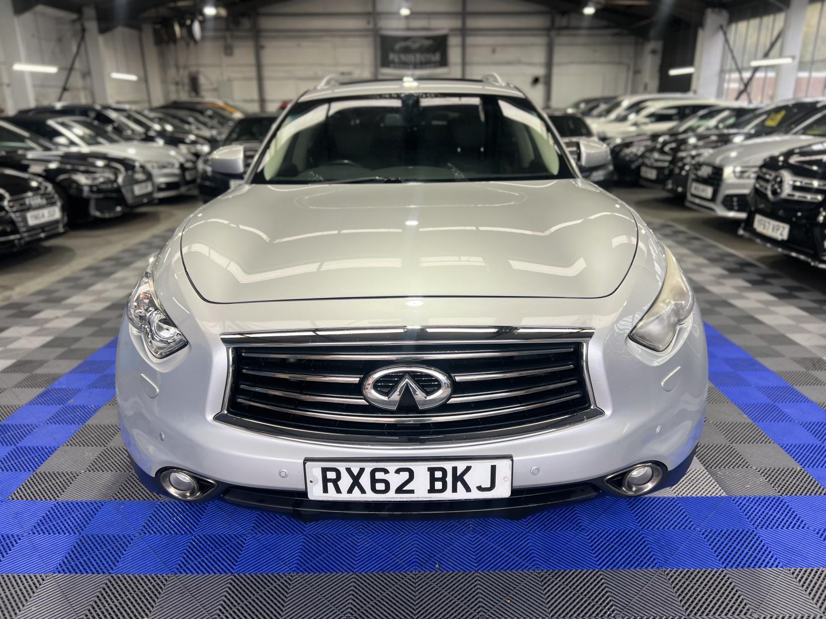 Infiniti FX - Image 2