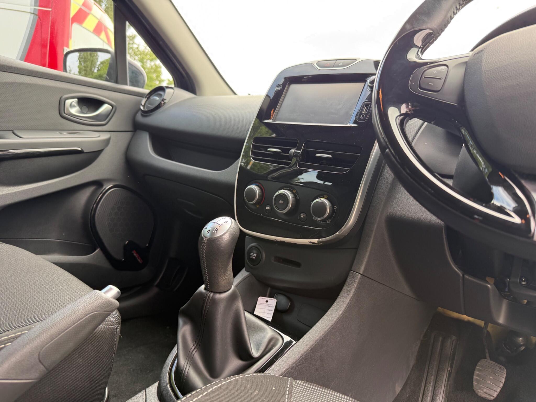 Renault Clio - Image 11