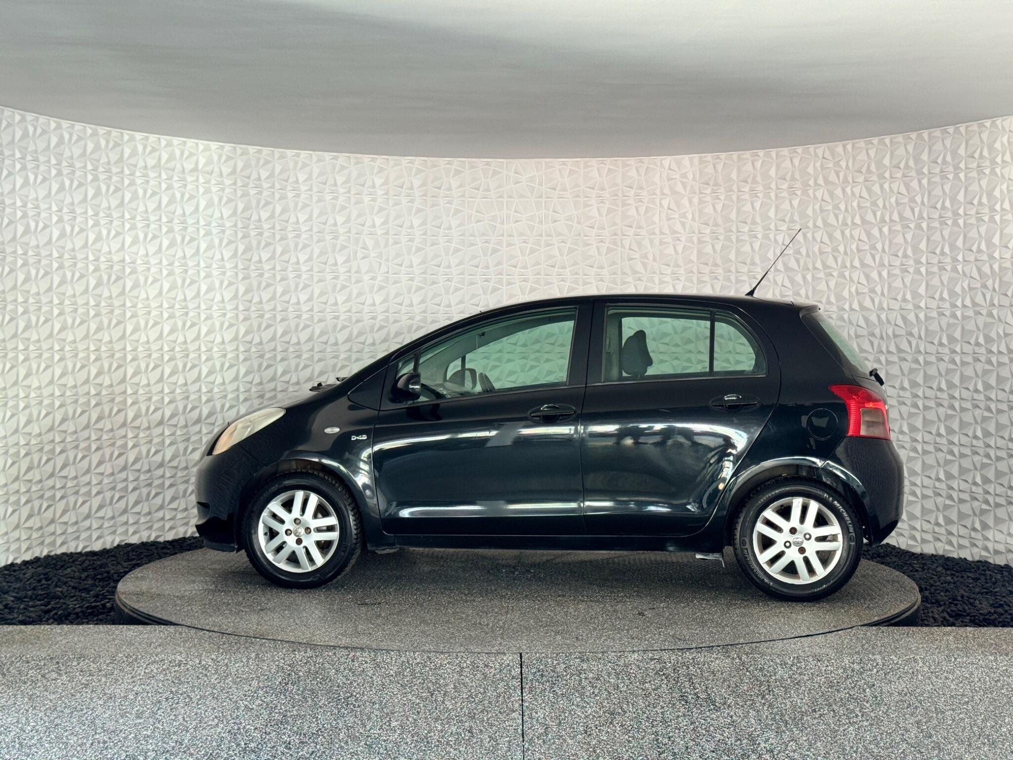 Toyota Yaris - Image 17