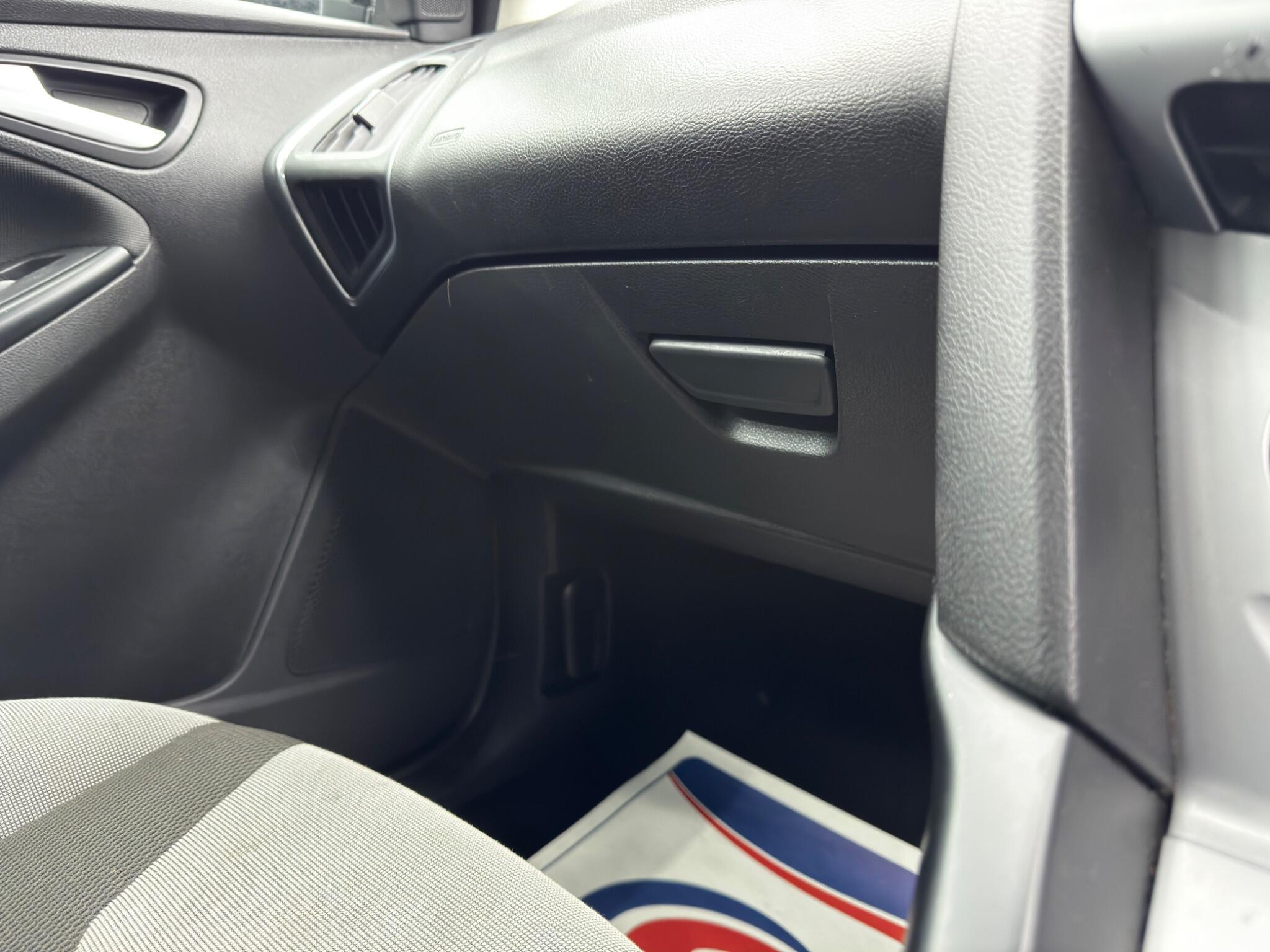 Ford Focus - Image 29