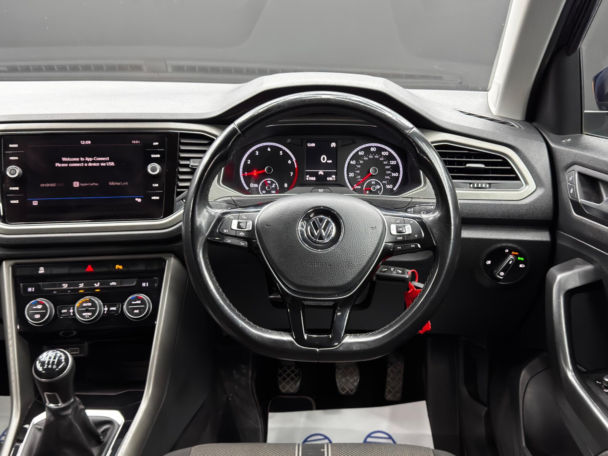Volkswagen T-Roc - Image 18