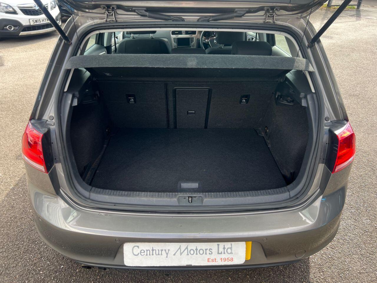 Volkswagen Golf - Image 10