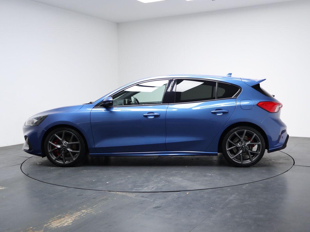Ford Focus - Image 8