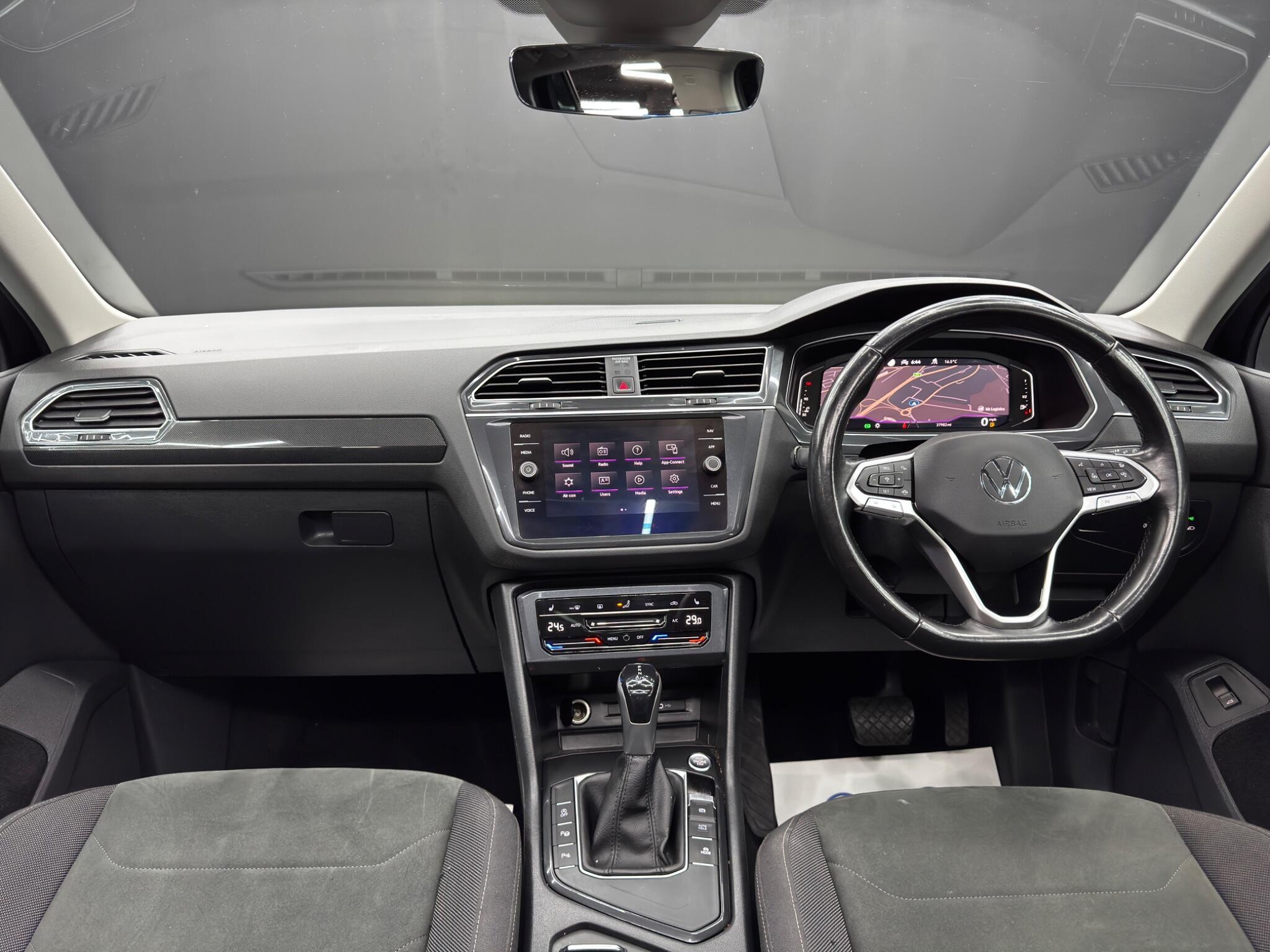 Volkswagen Tiguan - Image 10