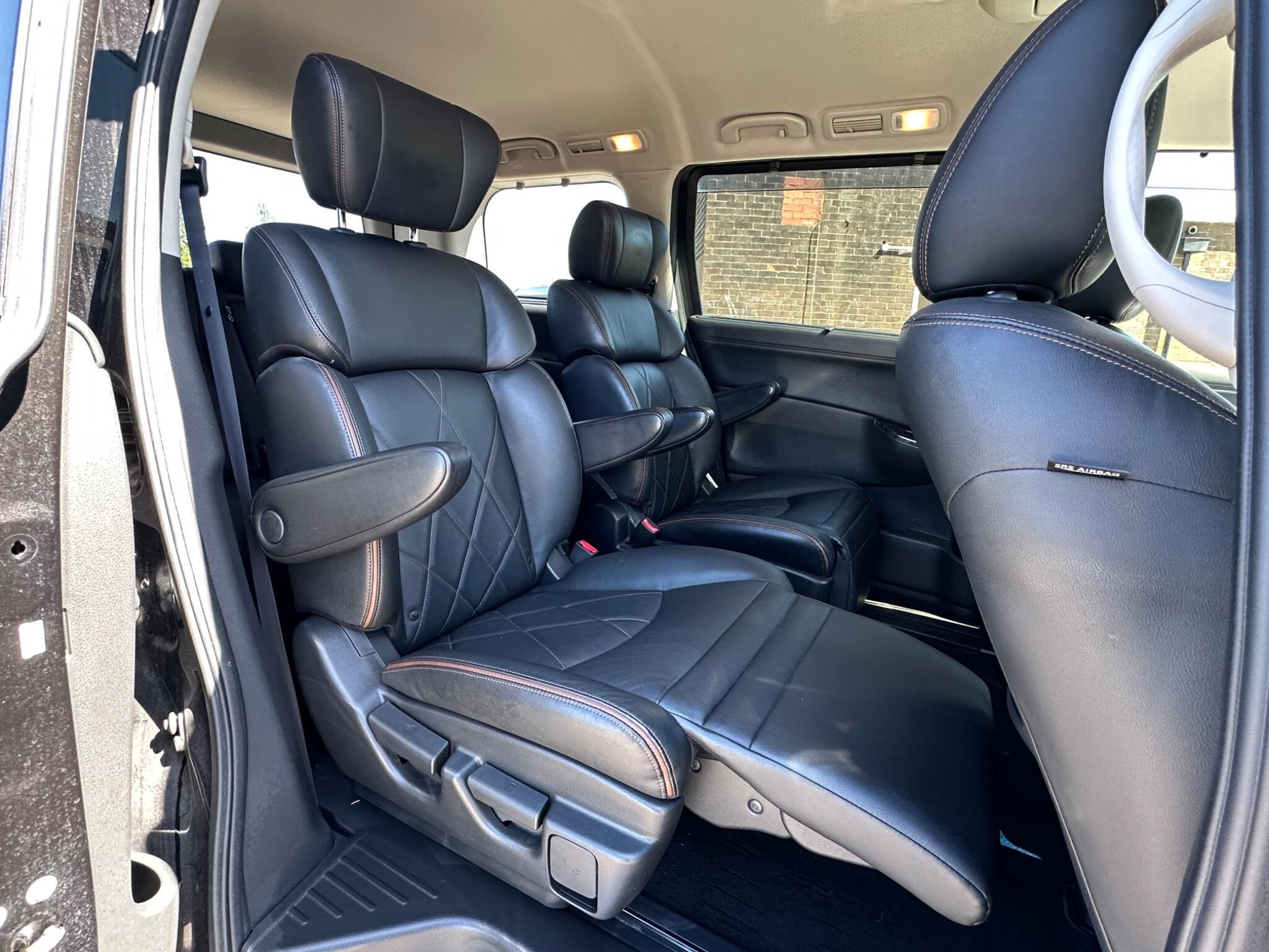 Nissan Elgrand - Image 10