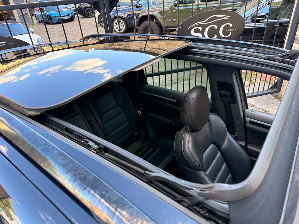 Porsche Cayenne - Image 20