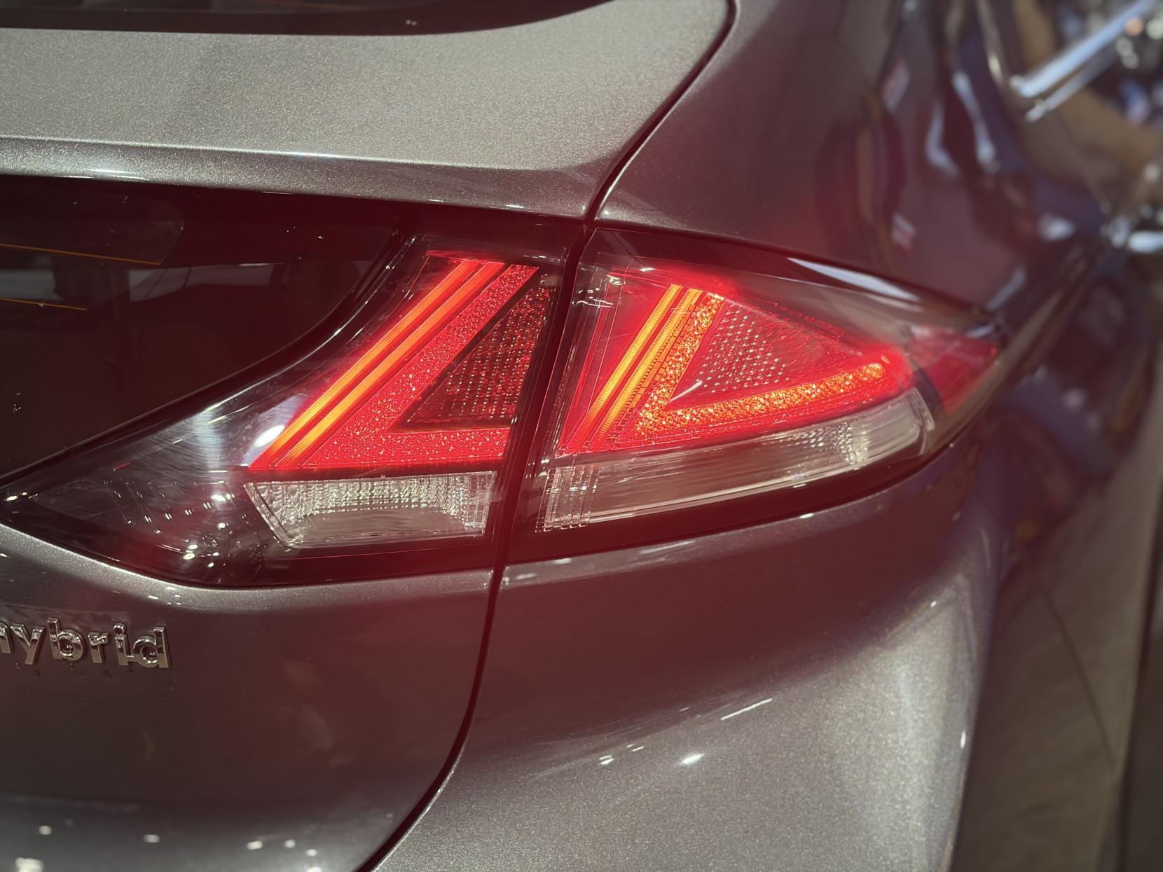 Hyundai Ioniq - Image 12