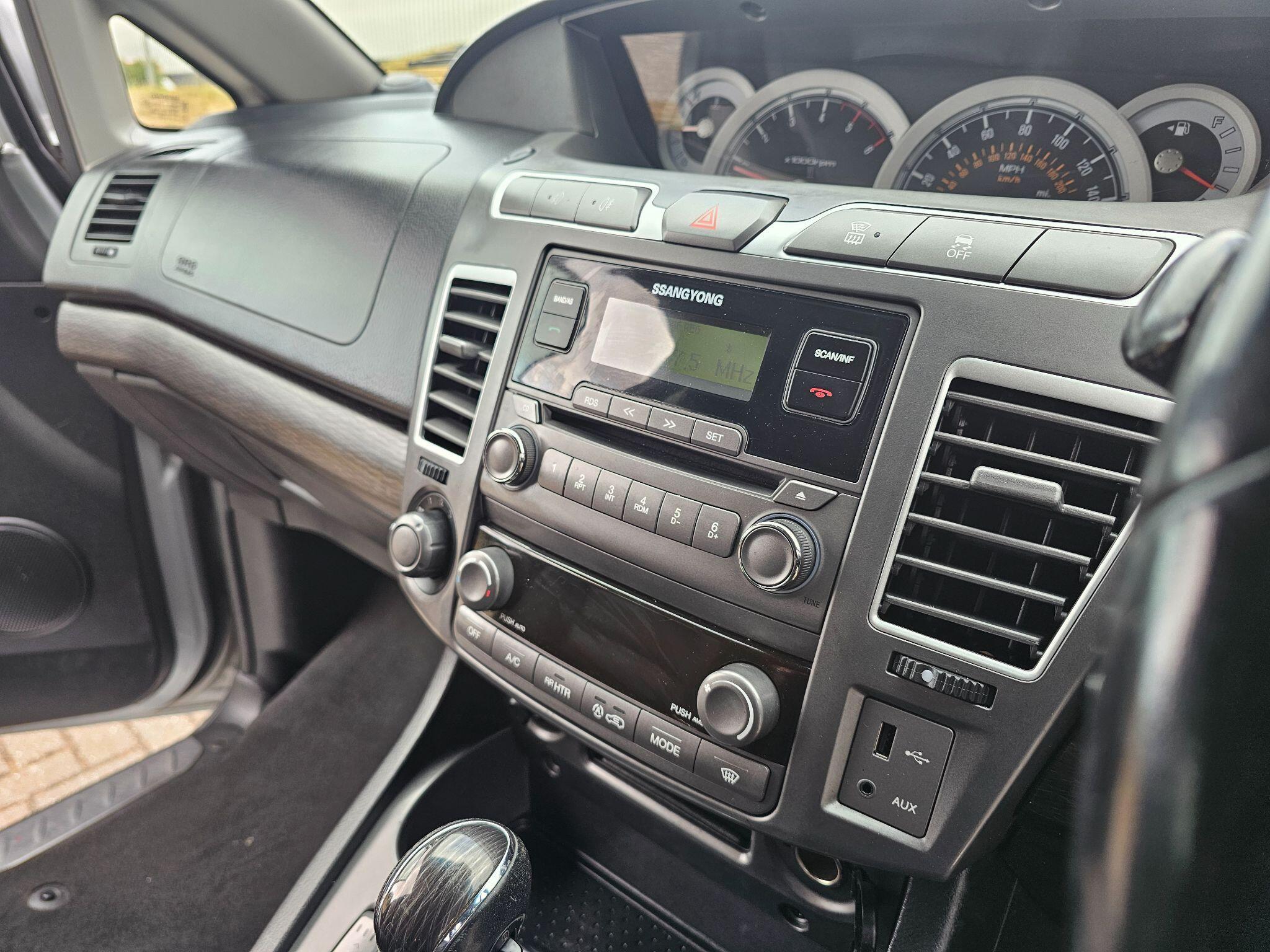 Ssangyong Turismo - Image 13