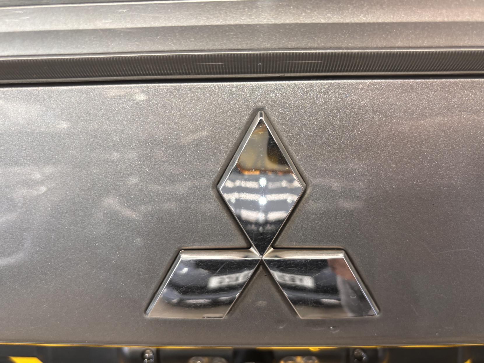 Mitsubishi Outlander - Image 9