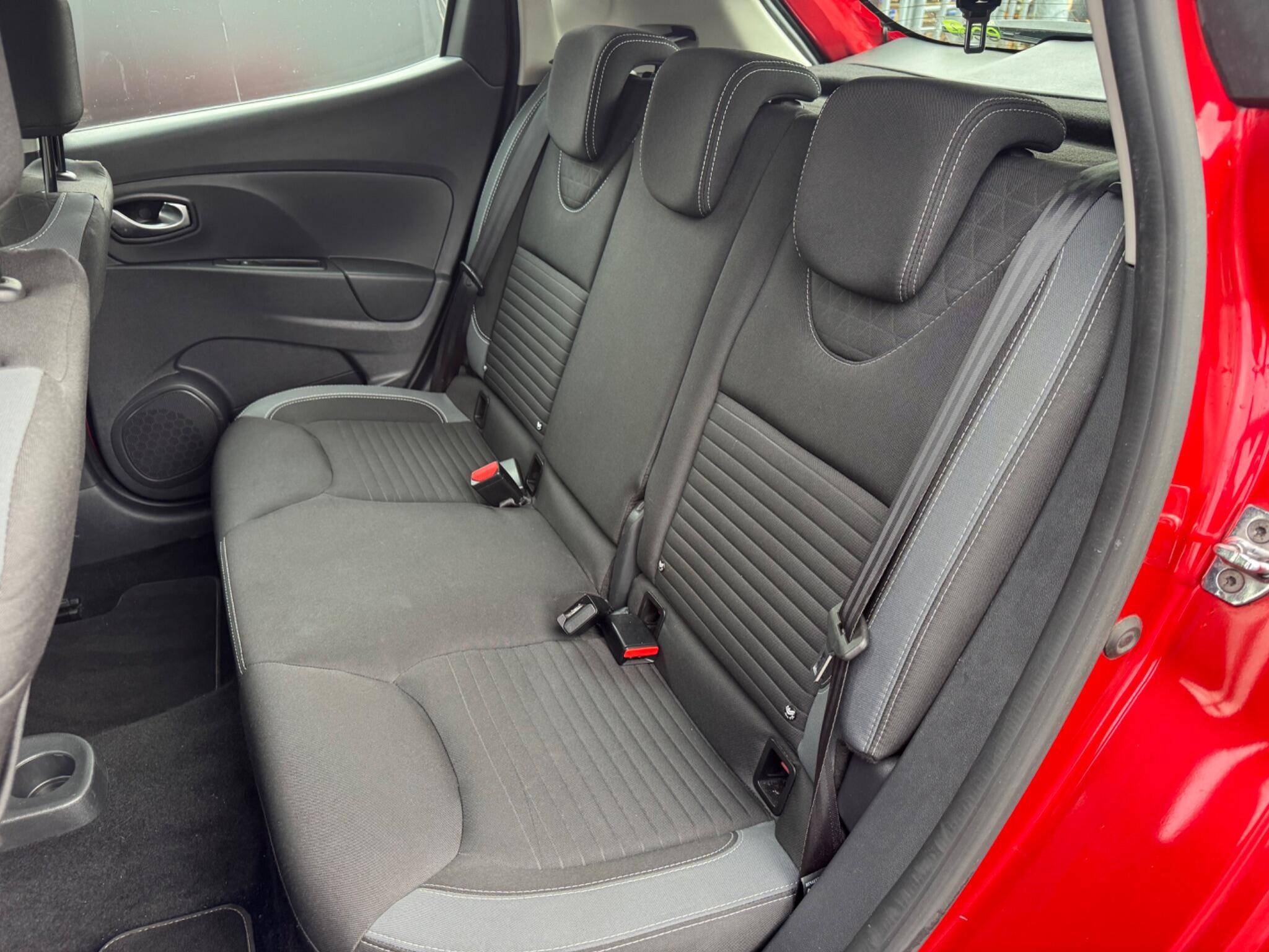 Renault Clio - Image 17