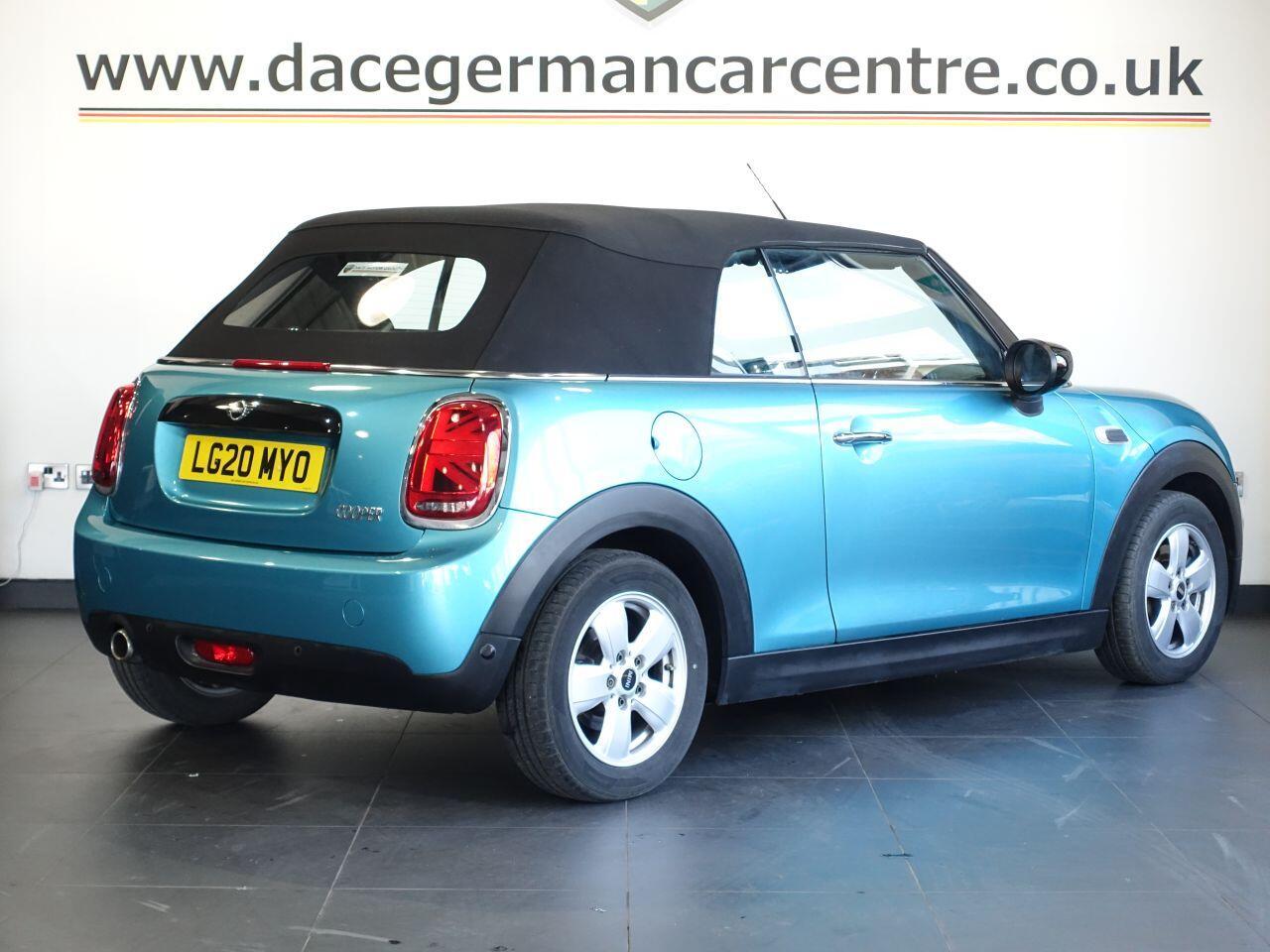 MINI Convertible - Image 8
