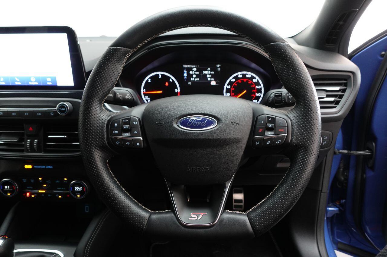 Ford Focus - Image 36