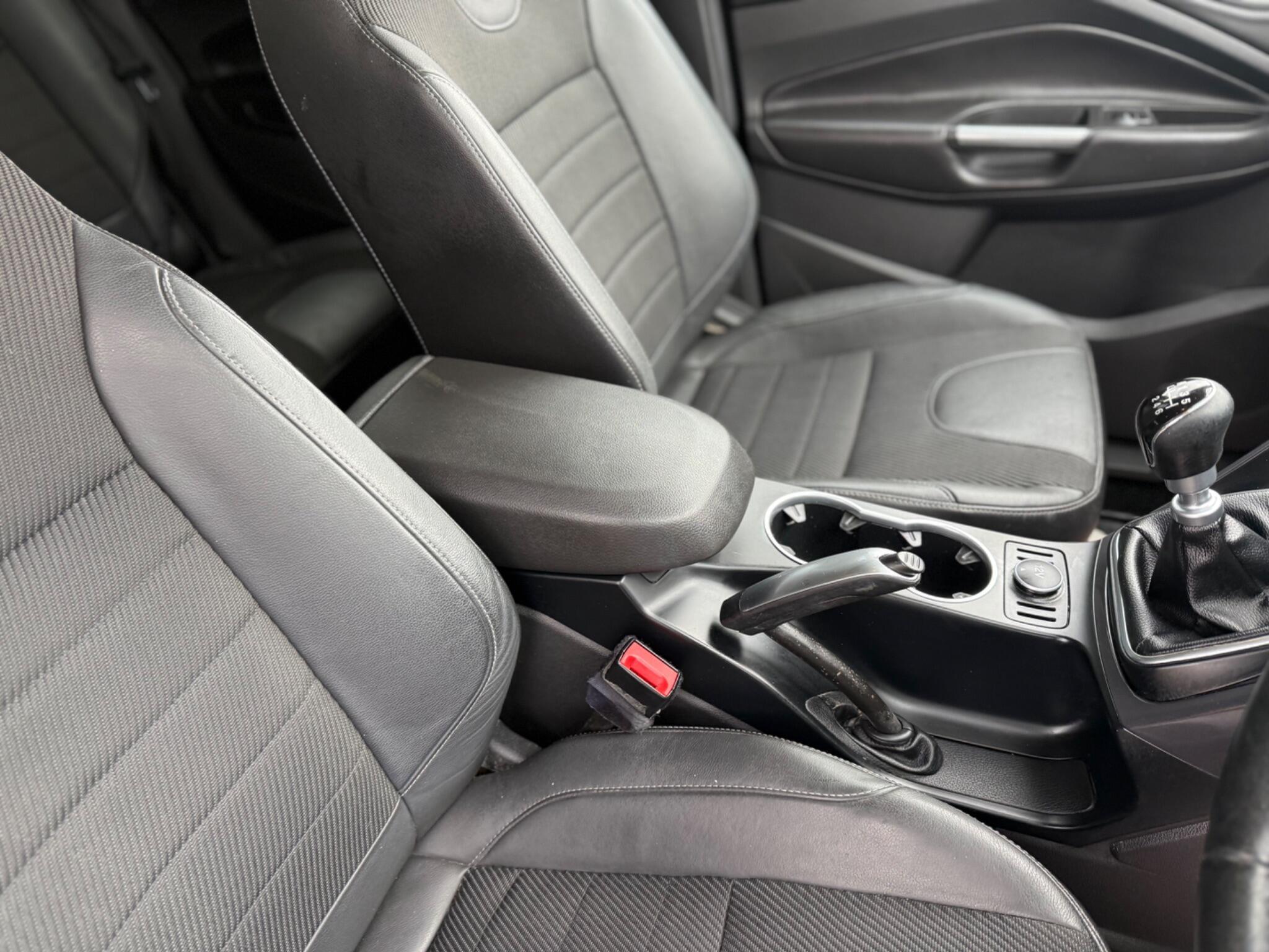 Ford Kuga - Image 35