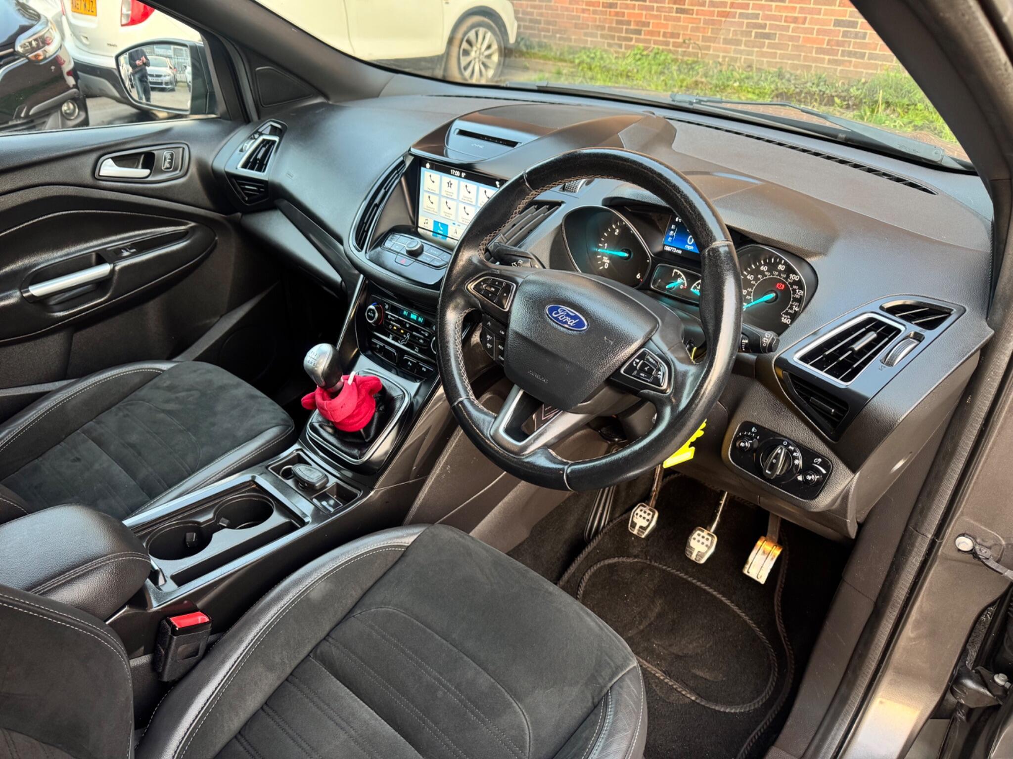 Ford Kuga - Image 19