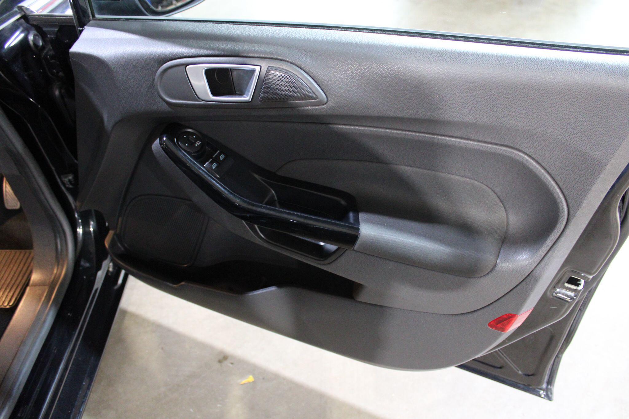 Ford Fiesta - Image 20