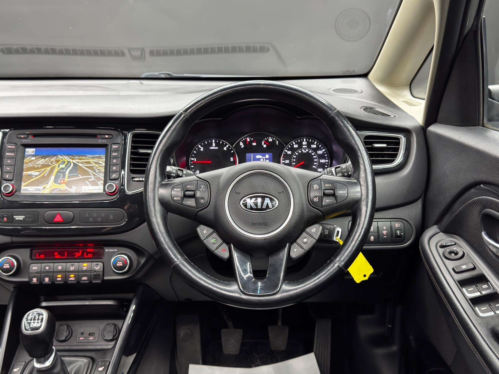 Kia Carens - Image 19