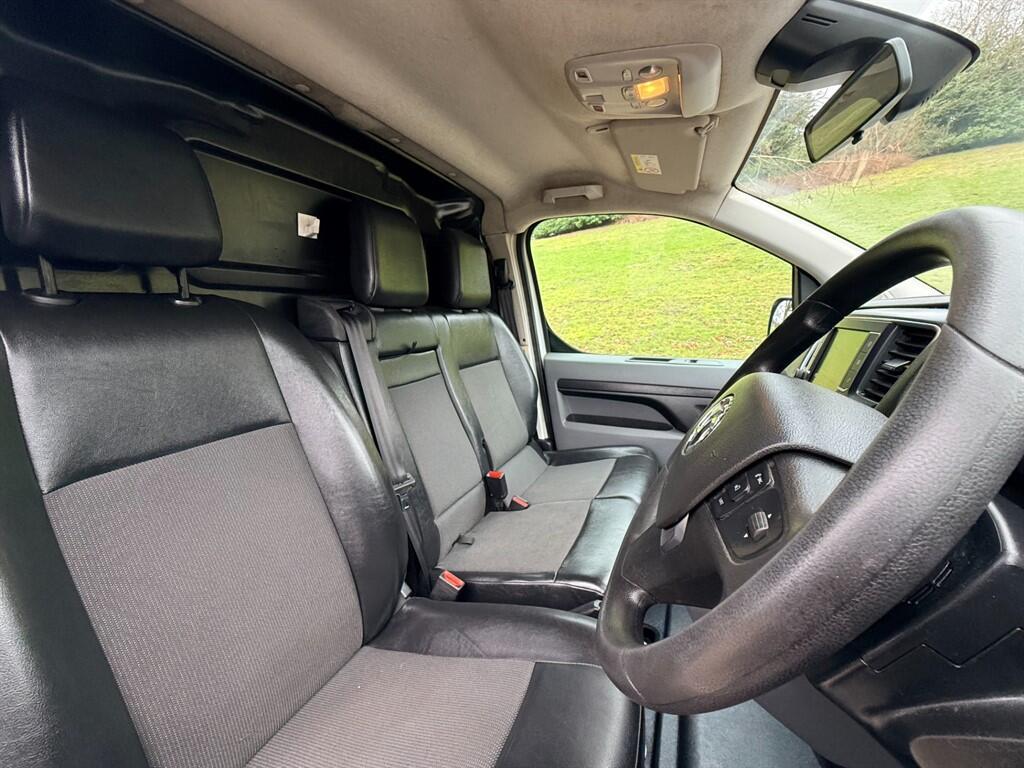 Vauxhall Vivaro - Image 18