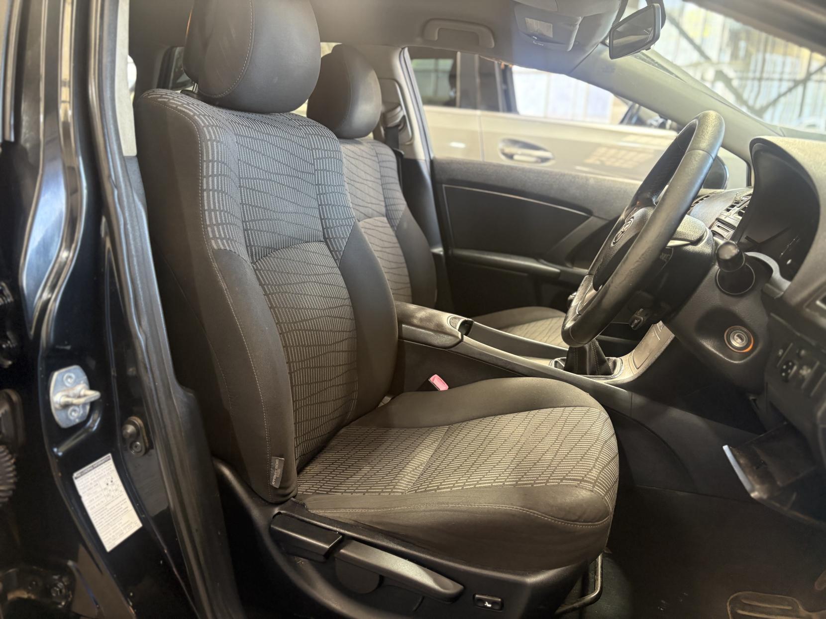 Toyota Avensis - Image 17