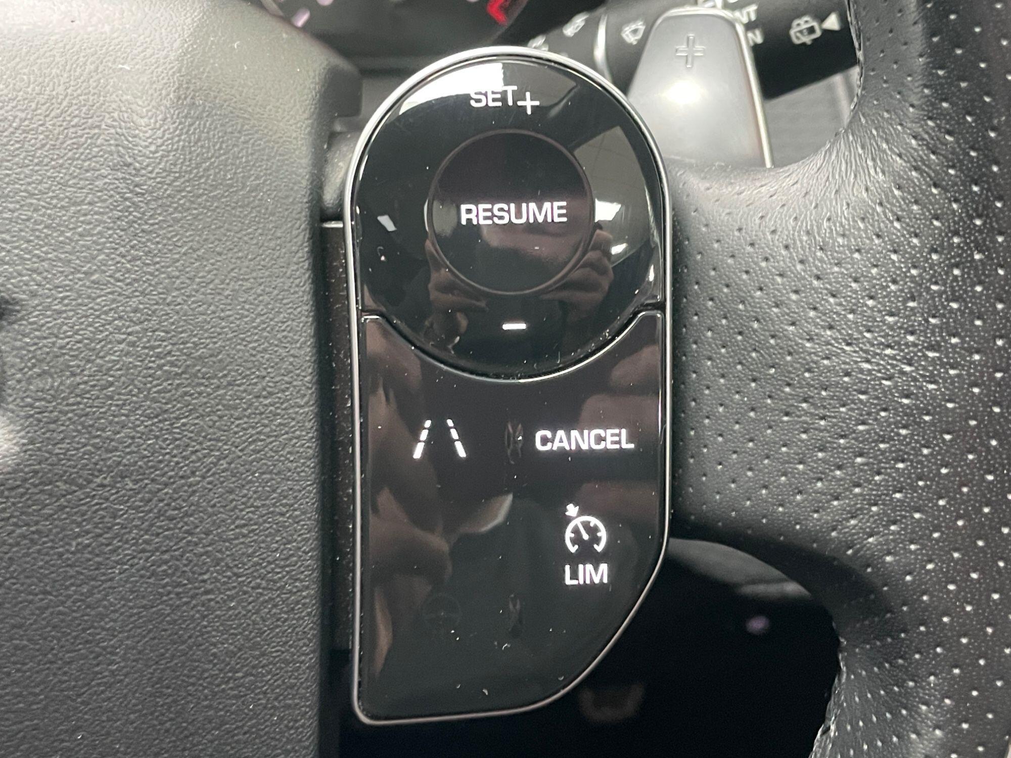 Land Rover Range Rover Velar - Image 37