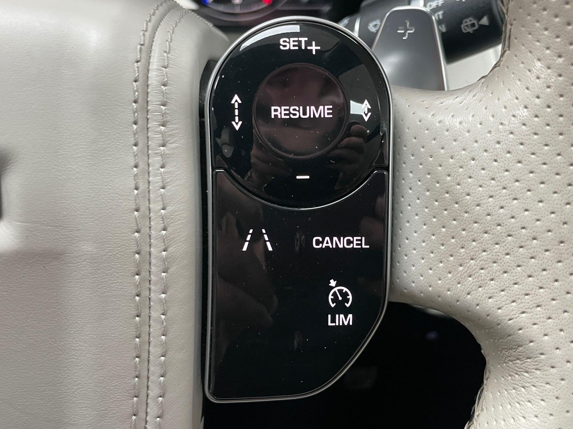 Land Rover Range Rover Velar - Image 39