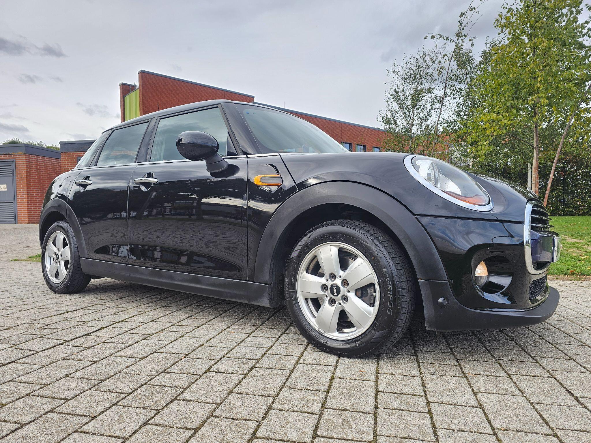 MINI Hatch - Image 2