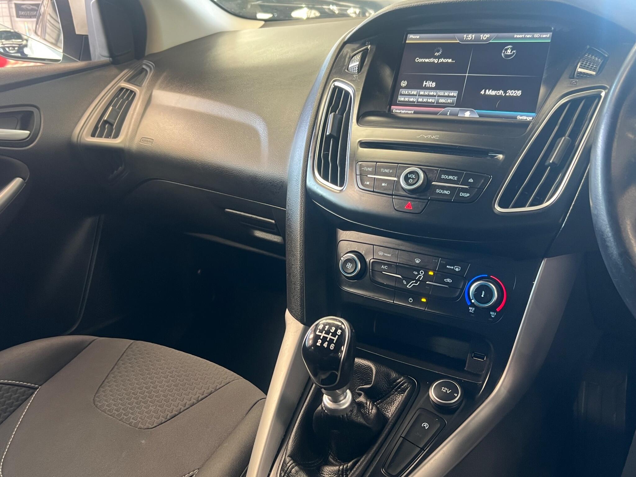 Ford Focus - Image 21