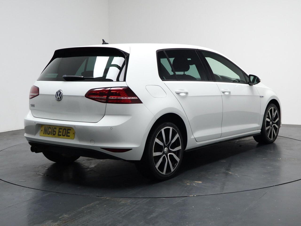 Volkswagen Golf - Image 12