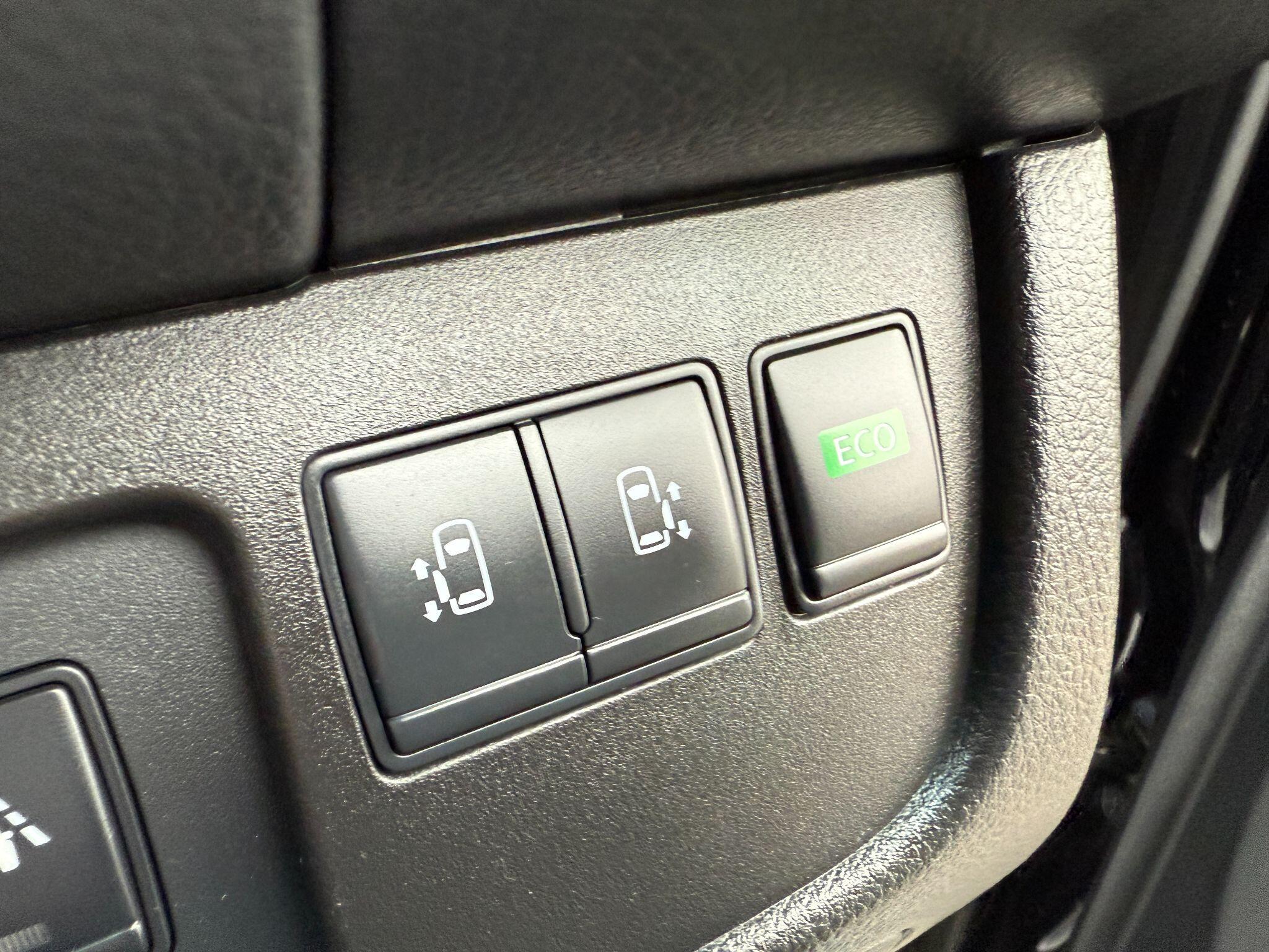 Nissan Serena - Image 52