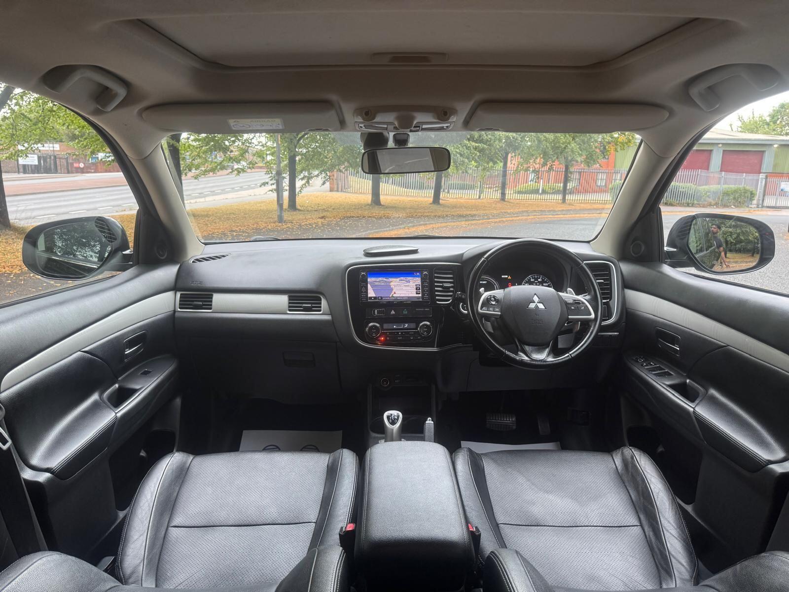 Mitsubishi Outlander - Image 15