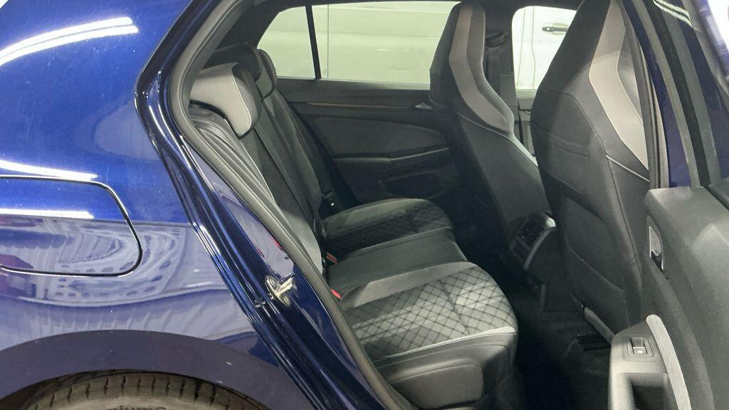 Volkswagen Golf - Image 9