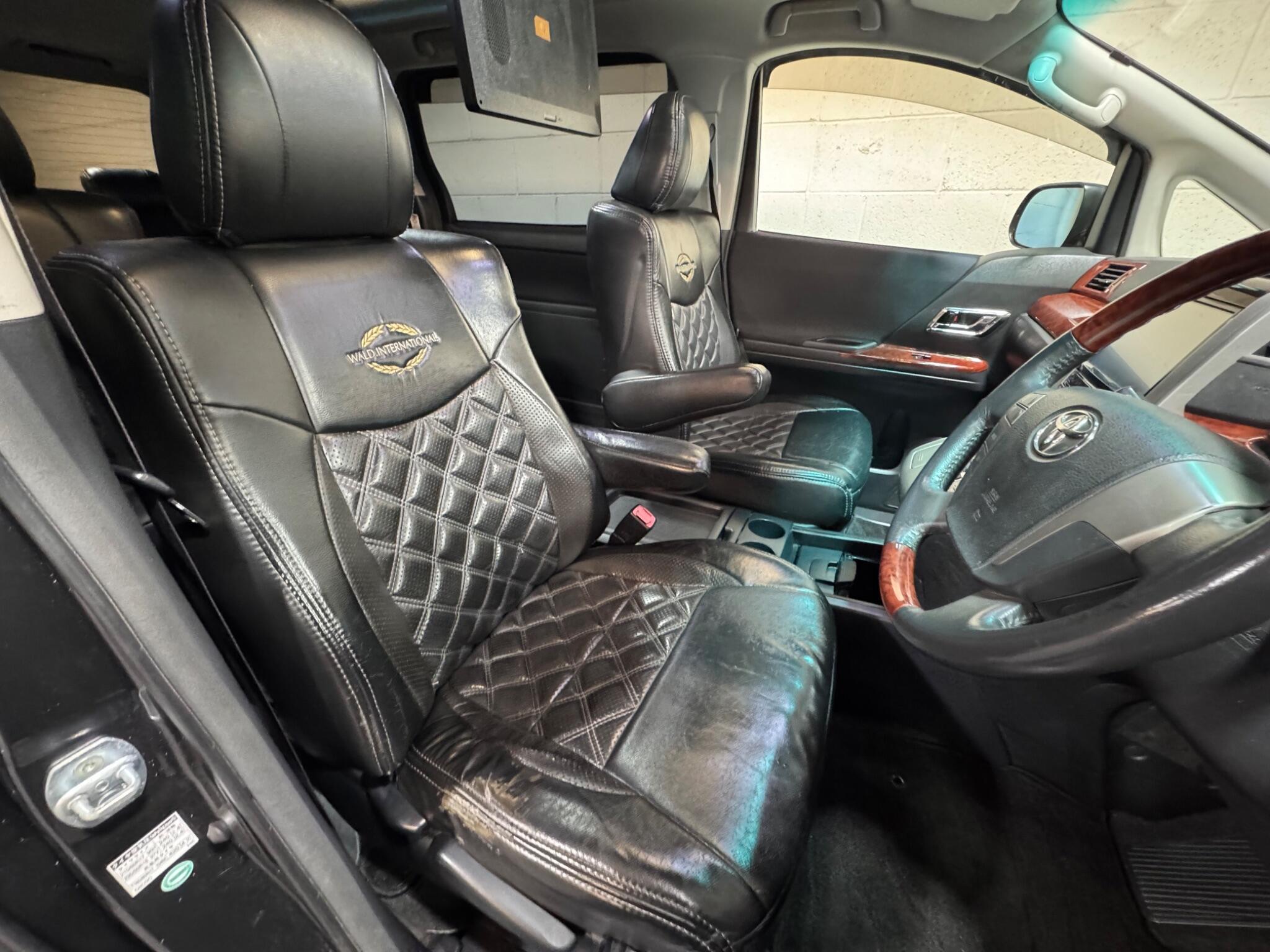 Toyota Vellfire - Image 8