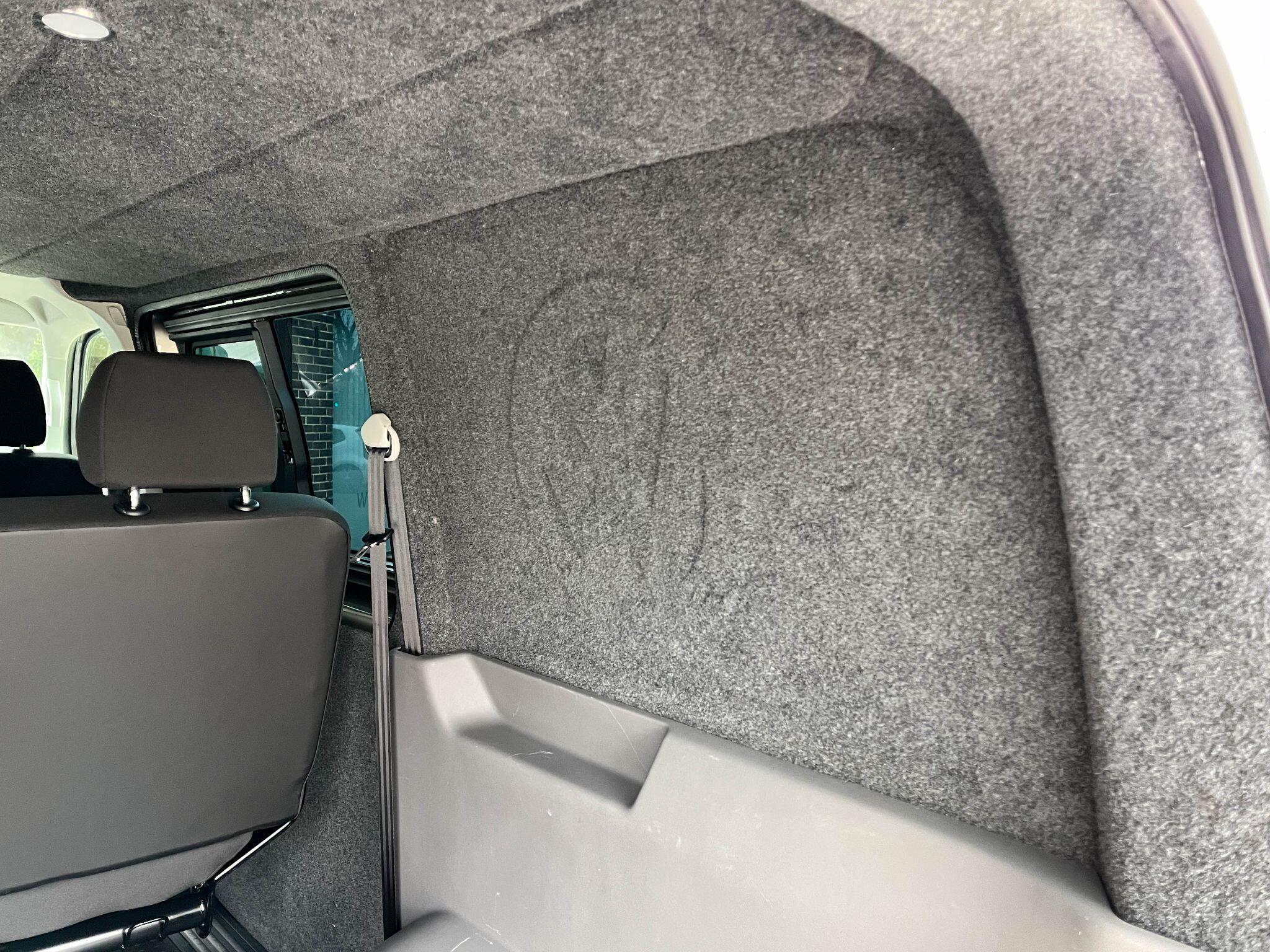 Volkswagen Transporter - Image 23
