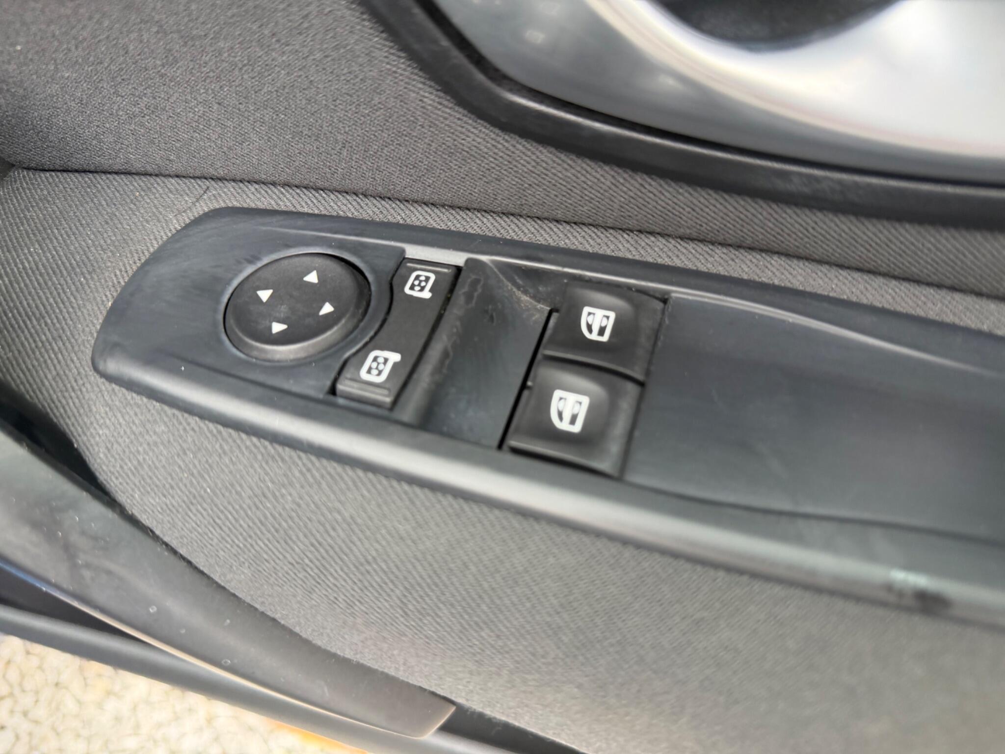 Renault Megane - Image 15