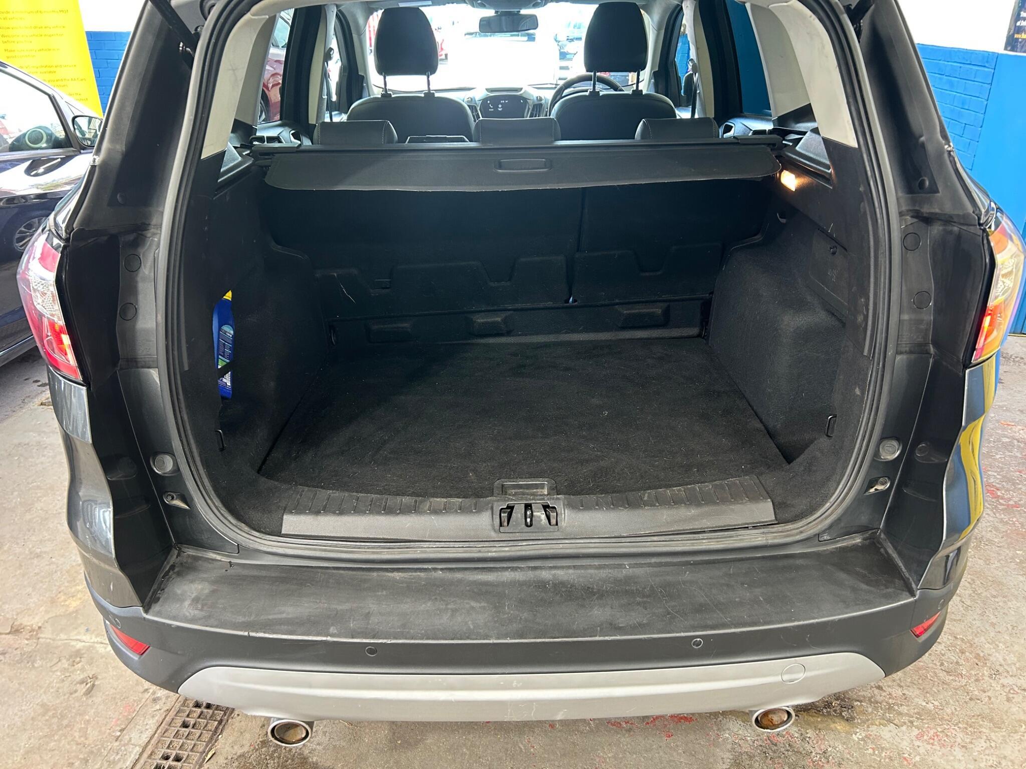 Ford Kuga - Image 22