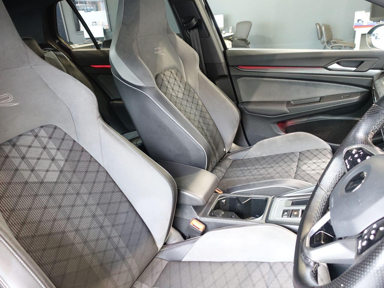 Volkswagen Golf - Image 13