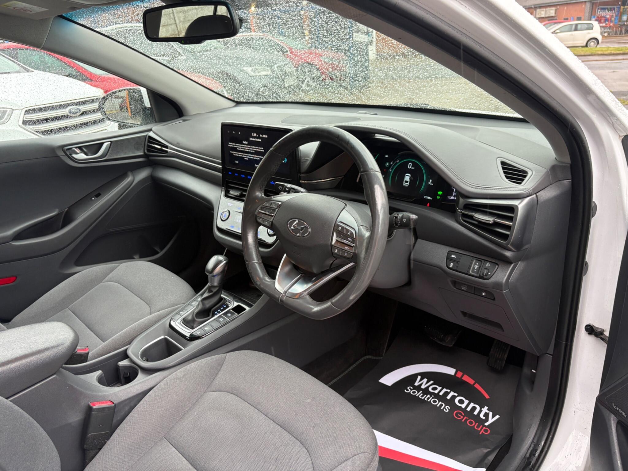 Hyundai Ioniq - Image 9