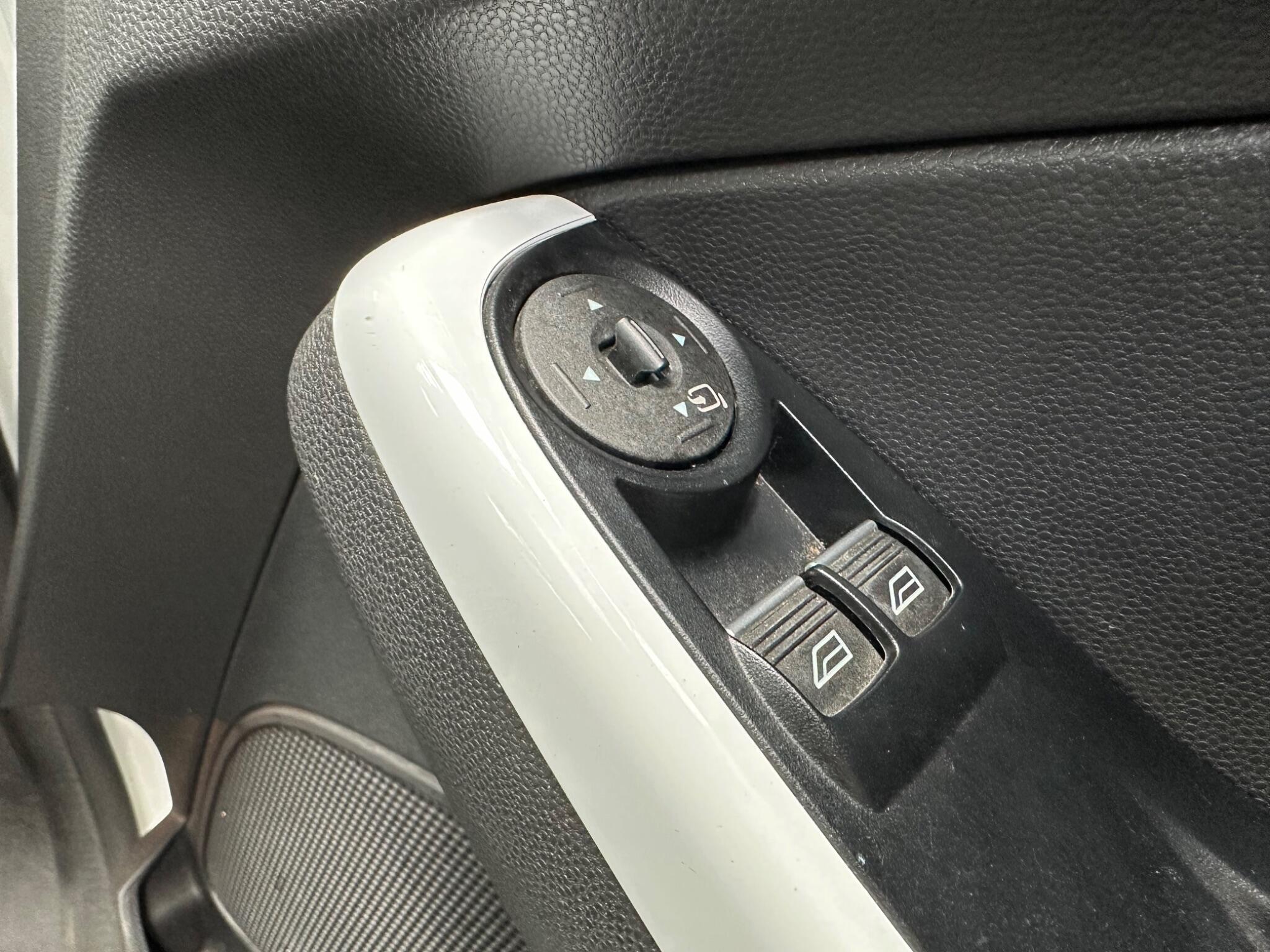 Ford Fiesta - Image 14