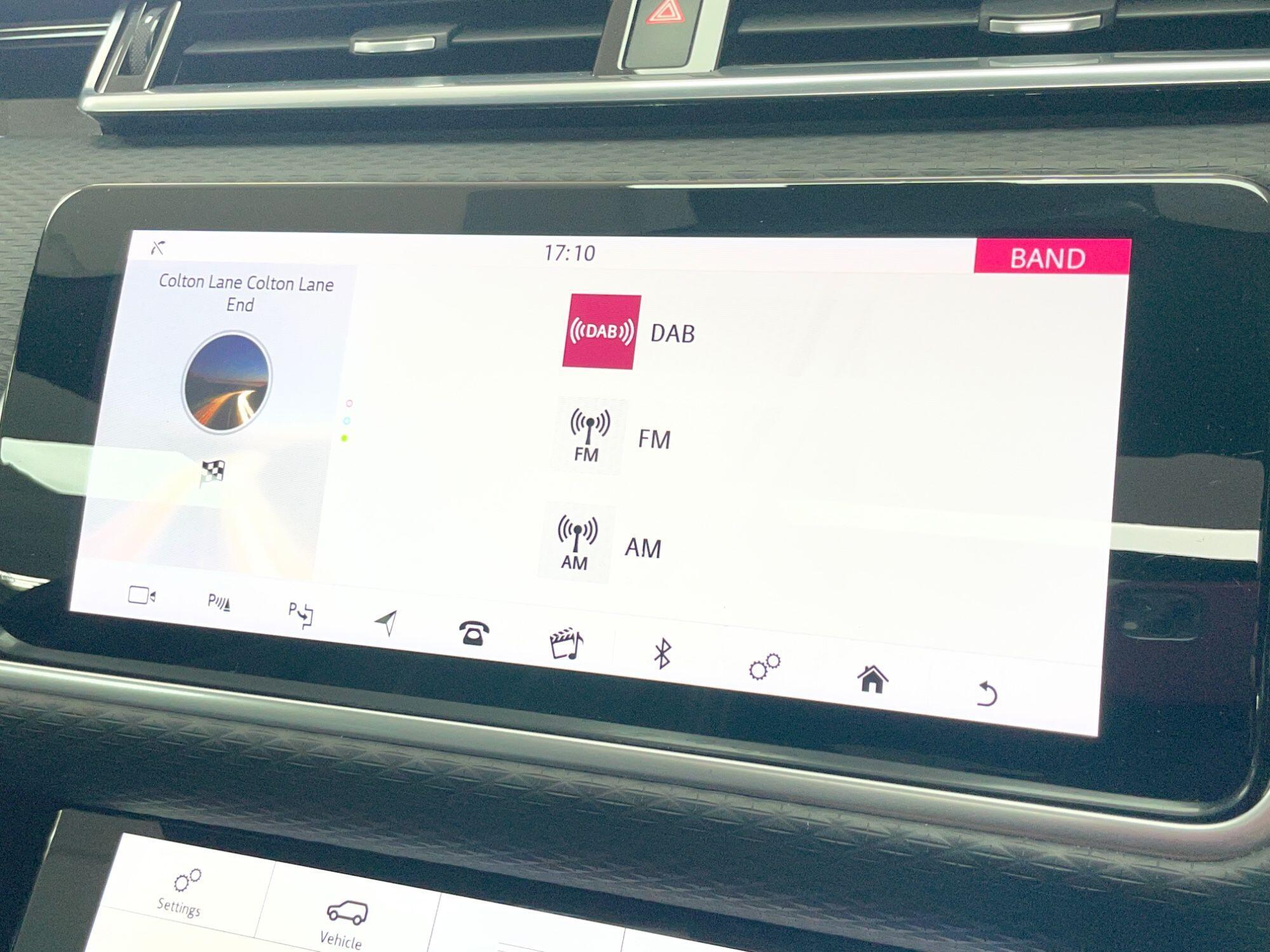 Land Rover Range Rover Velar - Image 46