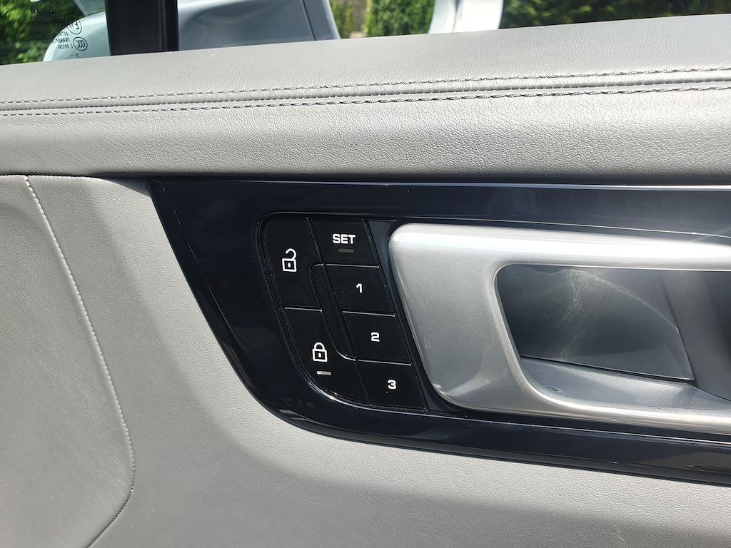 Porsche Cayenne - Image 40