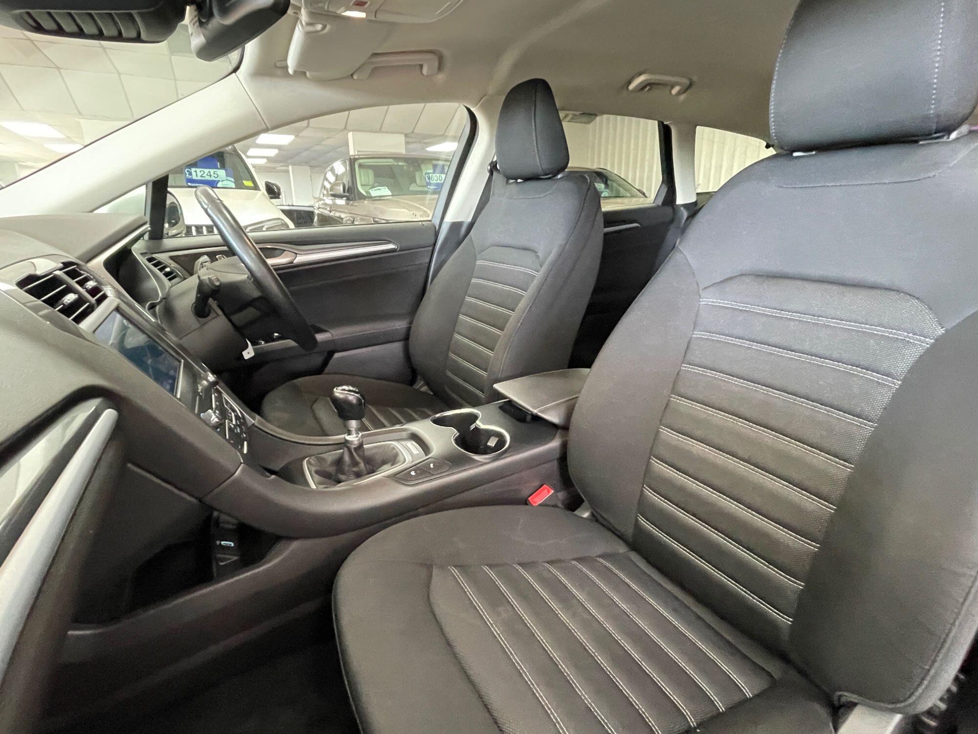 Ford Mondeo - Image 32