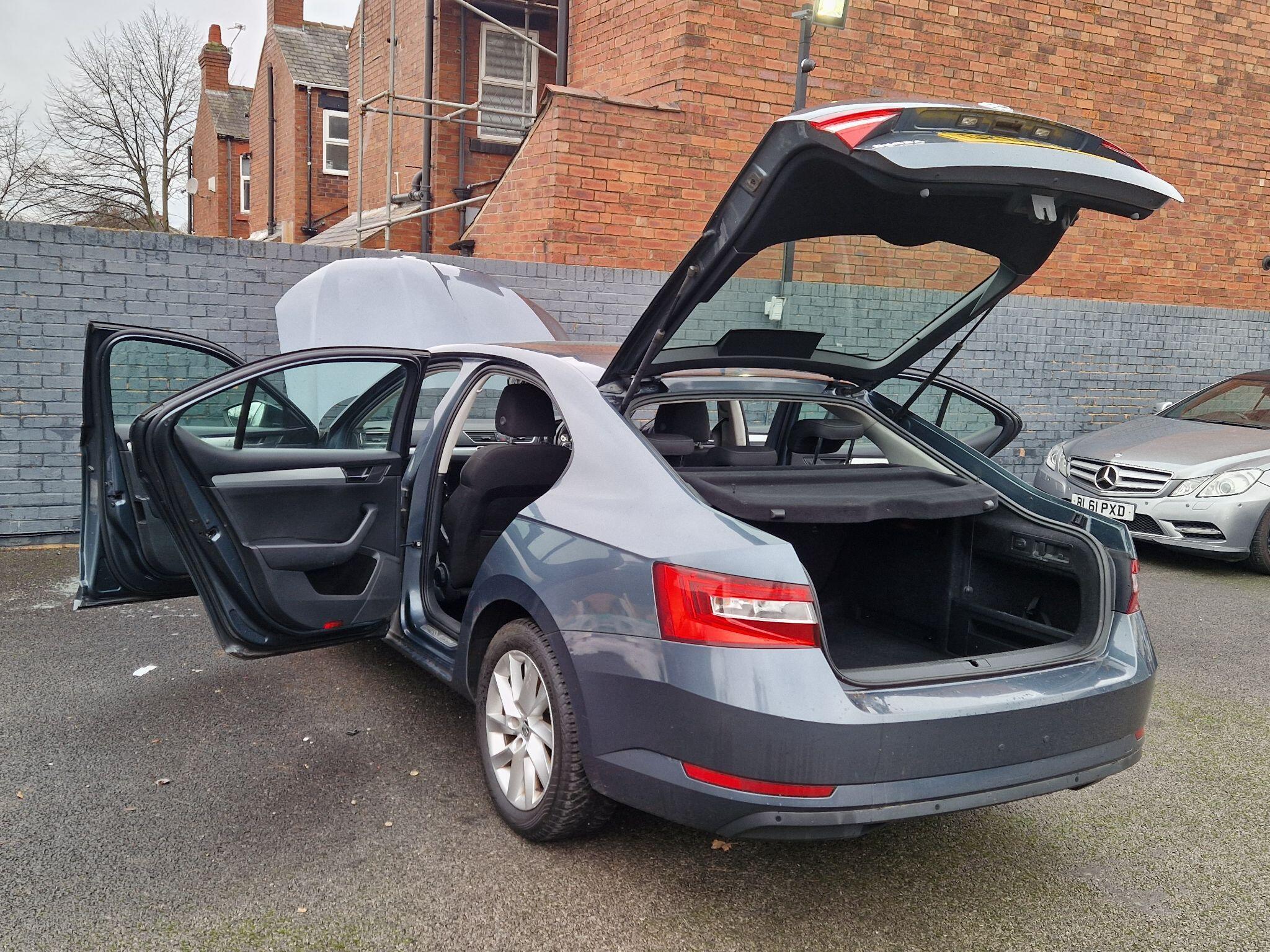 Skoda Superb - Image 19