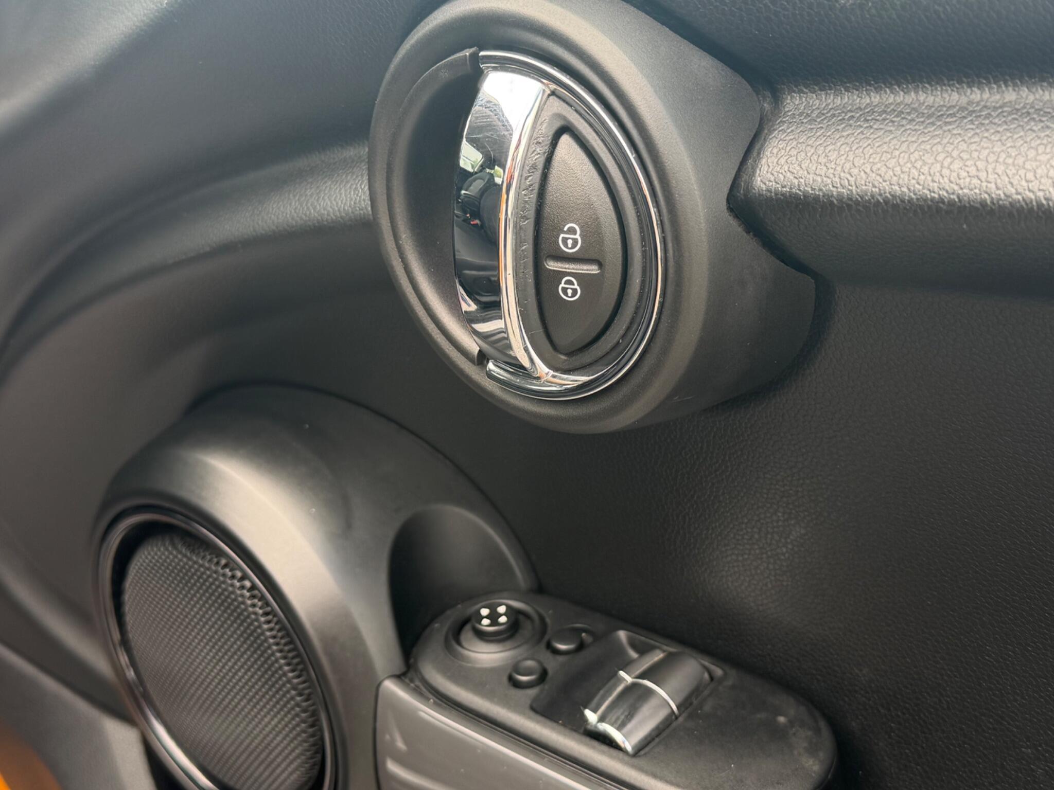 MINI Hatch - Image 13