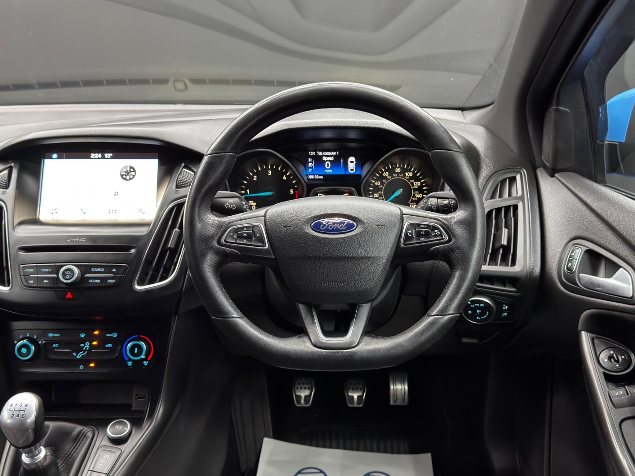 Ford Focus - Image 18